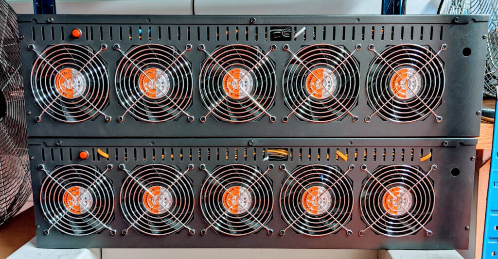 A pair of Minebox 8Ls. Cheap but so, so noisy!